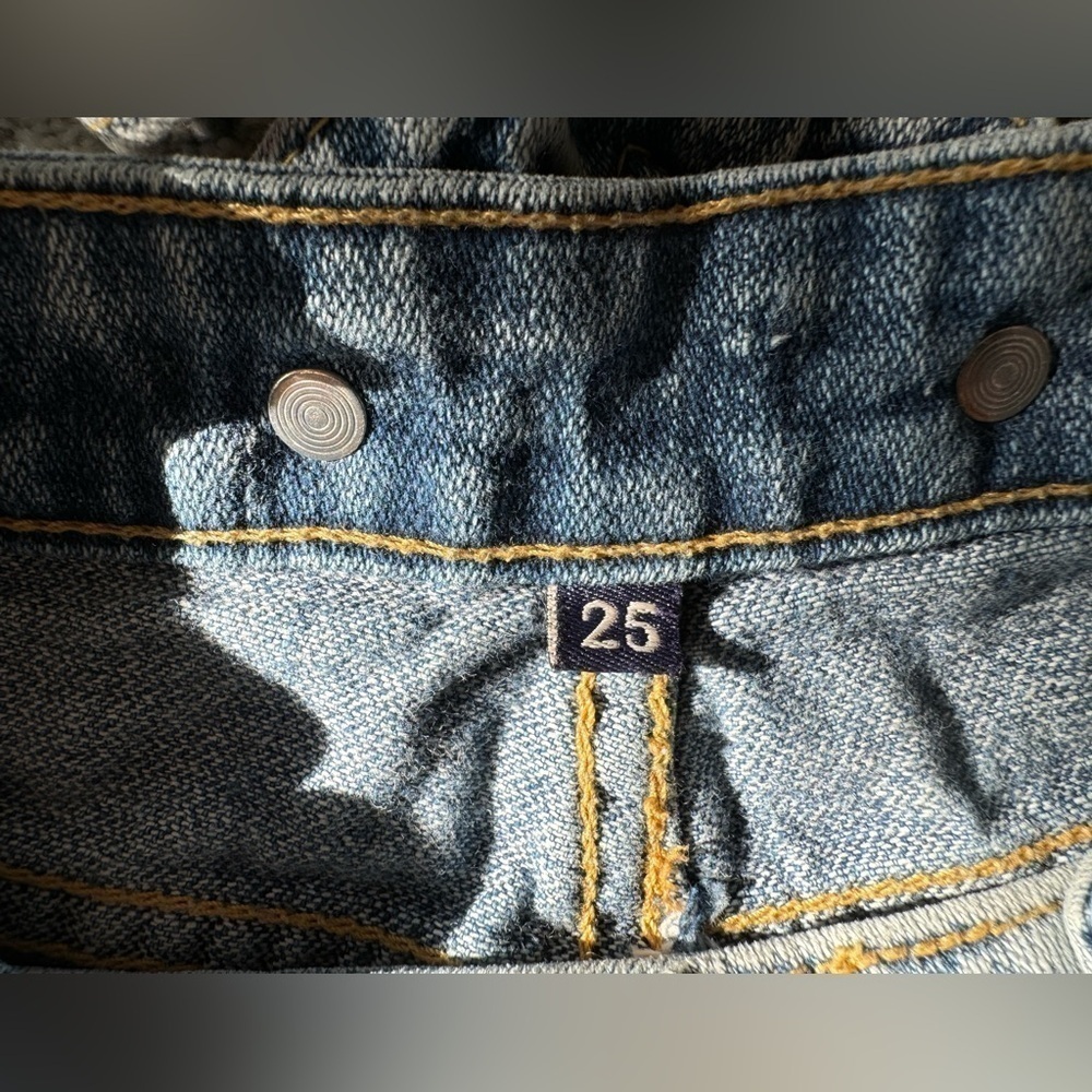 2 in 1 Convertible Removable Overall Shortall
Carmar Denim Short Distressed - Picture 9 of 9
